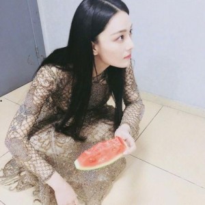 吃瓜裙分享,揭秘吃瓜裙背后的时尚潮流与社交现象